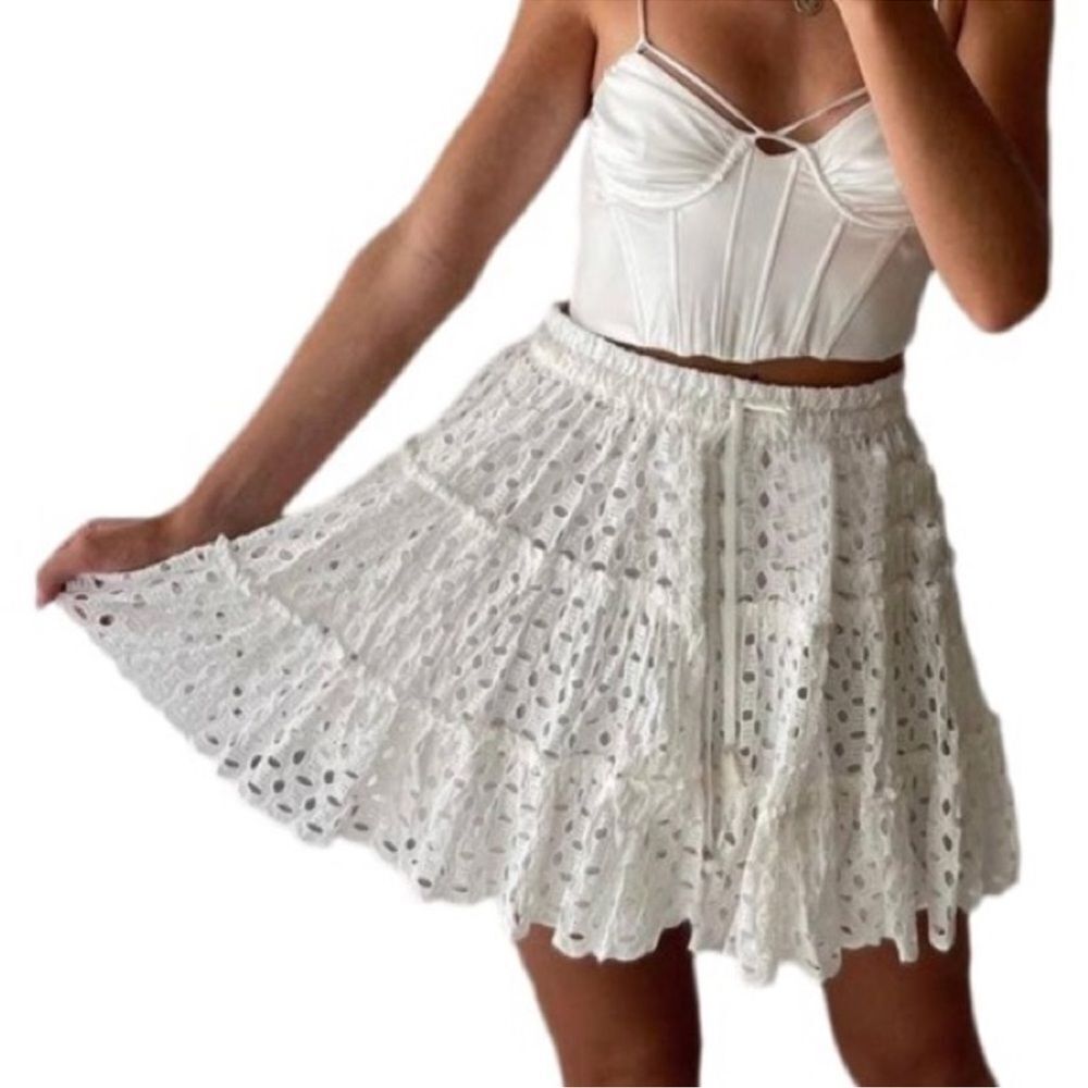 Zara white openwork embroidered ruffle mini skirt - Picture 9 of 9